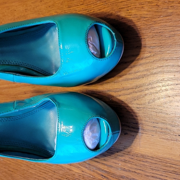 Shoedazzle sz 6 teal heels - Picture 6 of 6